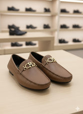 FRGMO FRONT GOLD  BUCKLE LOAFERS